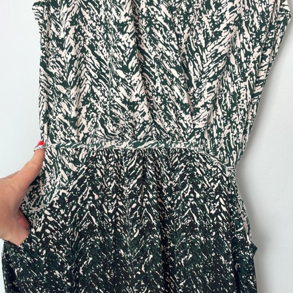 Size Small Bundle 4 Items (2 Dresses, 2 Tops) - image 4